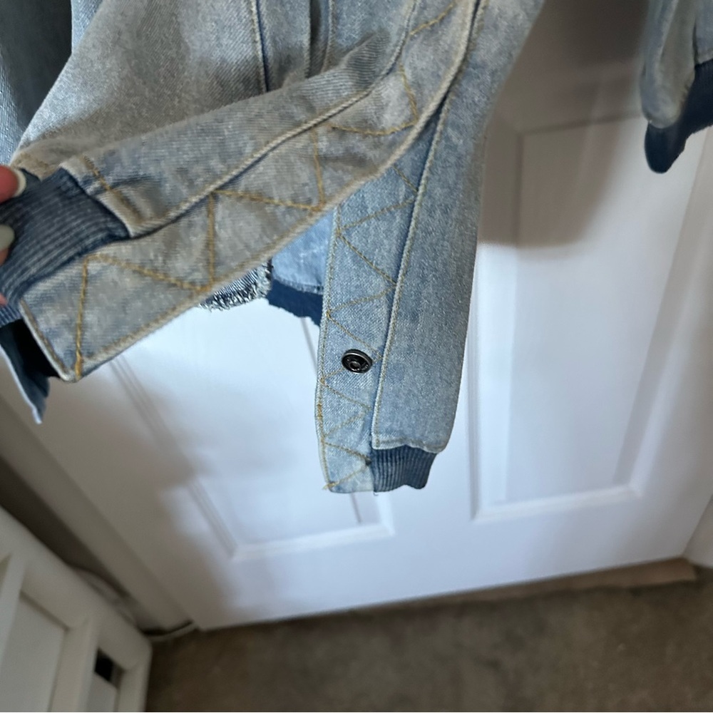 Light Wash Denim Jacket - Picture 4 of 10